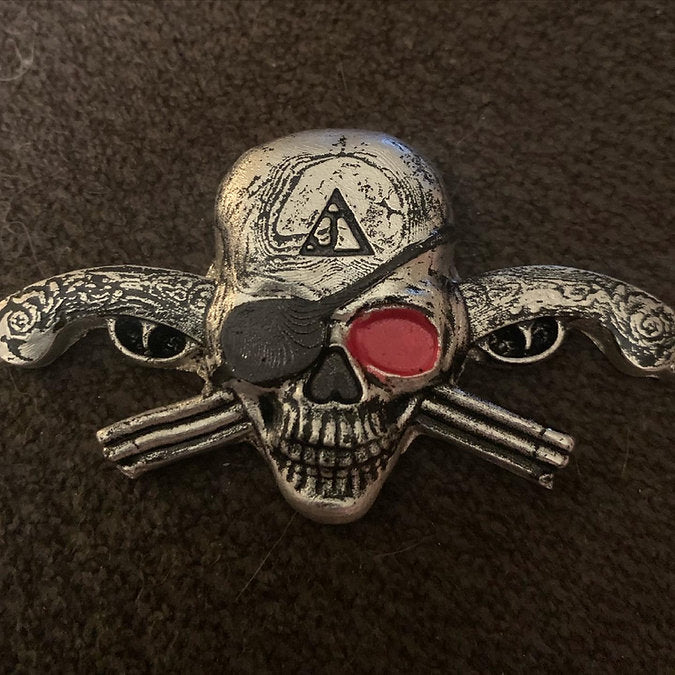 Locker Skull & Crossguns Hand poured silver